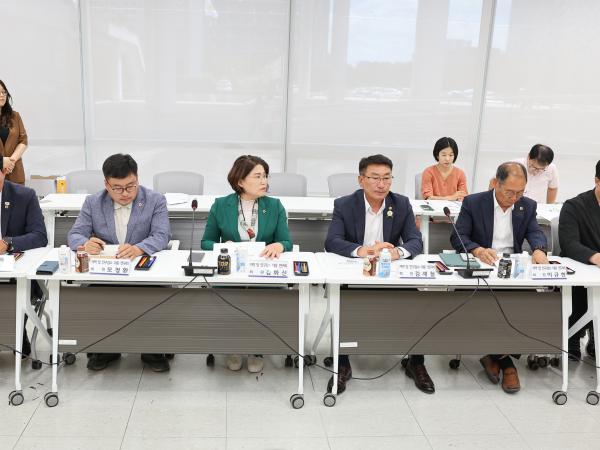 지역 및 인구감소 대응 연구회 용역 중간보고회, 지역소멸 인구감소 대응 TF 3차 회의 첨부이미지 : 25년07월28일 지역 및 인구감소 대응 연구회 용역 중간보고회_ 지역소멸 인구감소 대응 TF 3차 회의 (5).jpg