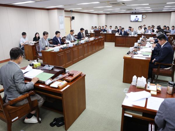 제392회 임시회 농수산위원회 추경예산안 심사 첨부이미지 : 25년07월28일 제392회 임시회 농수산위원회 추경예산안 심사 (5).jpg