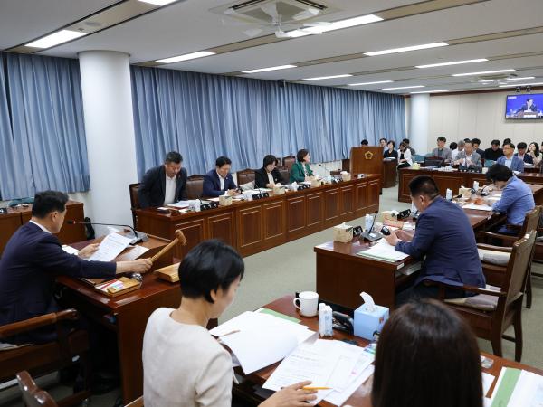 제392회 임시회 기획행정위원회 추경예산안 심사 첨부이미지 : 25년07월28일 제392회 임시회 기획행정위원회 추경예산안 심사 - 006.jpg