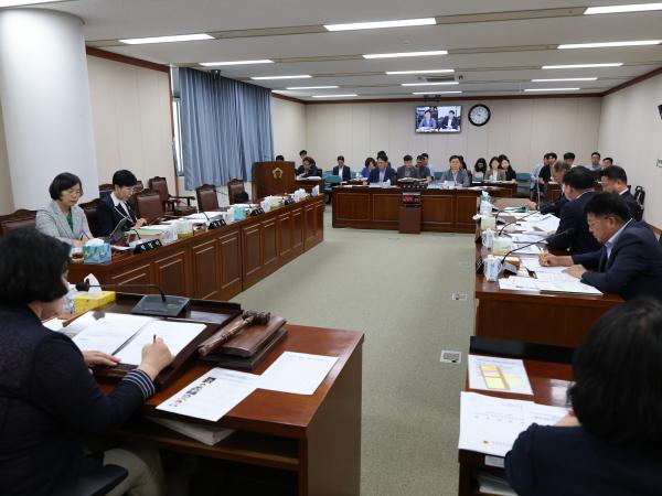 제392회 임시회 경제관광문화위원회 추경예산안 심사 첨부이미지 : 25년07월28일 제392회 임시회 경제관광문화위원회 추경예산안 심사 - 014.jpg
