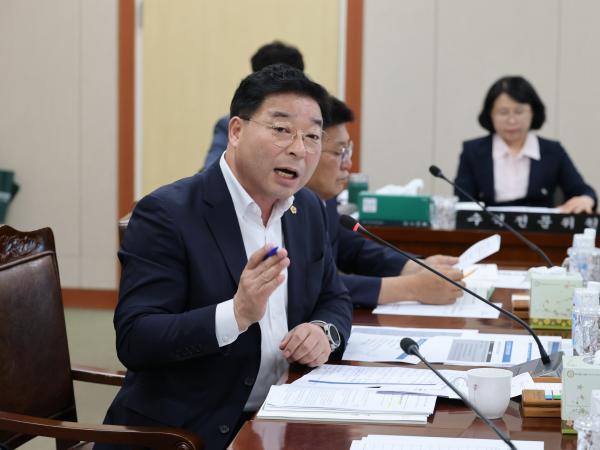 제392회 임시회 경제관광문화위원회 추경예산안 심사 첨부이미지 : 25년07월28일 제392회 임시회 경제관광문화위원회 추경예산안 심사 - 012.jpg