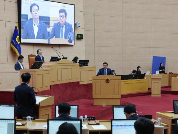 제392회 임시회 제4차 본회의 도정 및 교육행정 질문 첨부이미지 : 25년07월22일 제392회 임시회 제4차 본회의 도정 및 교육행정 질문 - 115.jpg