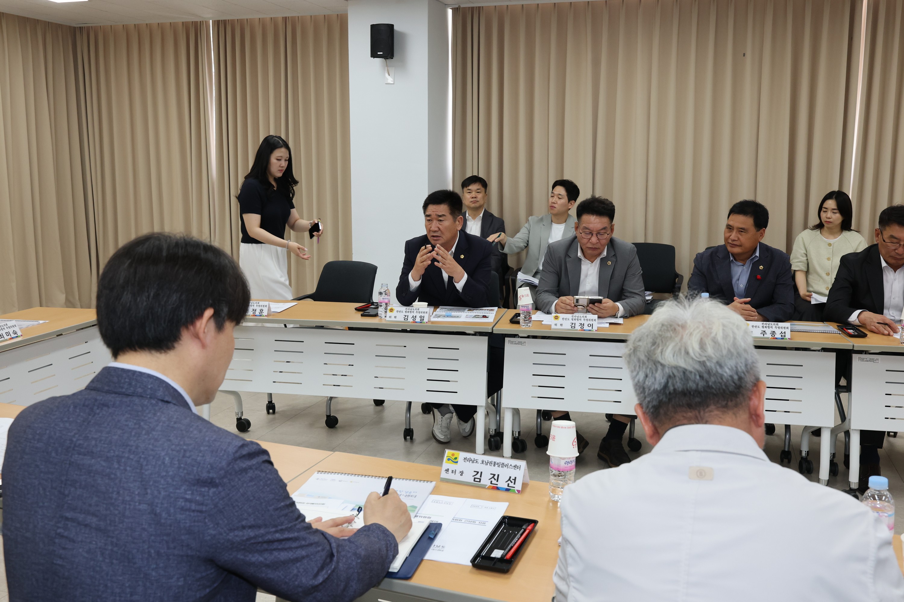한반도 평화협력 특별위원회 현장 간담회 첨부이미지 : 25년07월23일 한반도 평화협력 특별위원회 호남권통일플러스센터 현장 간담회 - 028.jpg