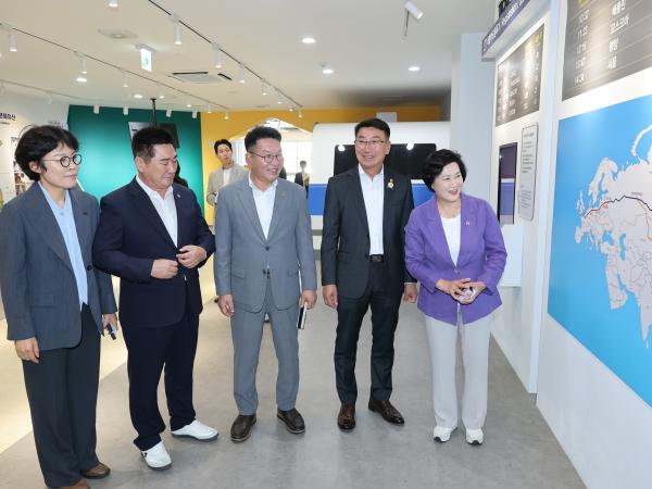 한반도 평화협력 특별위원회 현장 간담회 첨부이미지 : 25년07월23일 한반도 평화협력 특별위원회 호남권통일플러스센터 현장 간담회 - 010.jpg