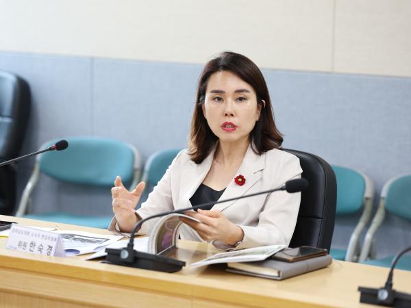 전라남도의회 소식지 편집위원회 회의 첨부이미지 : 25년07월23일 전라남도의회 소식지 편집위원회 회의 (7).jpg