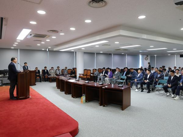 전남형 안심배송 문화 정착을 위한 조례 제정 정책 토론회 첨부이미지 : 25년07월23일 전남형 안심배송 문화 정착을 위한 조례 제정 정책 토론회 - 021.jpg