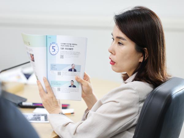 전라남도의회 소식지 편집위원회 회의 첨부이미지 : 25년07월23일 전라남도의회 소식지 편집위원회 회의 (26).jpg
