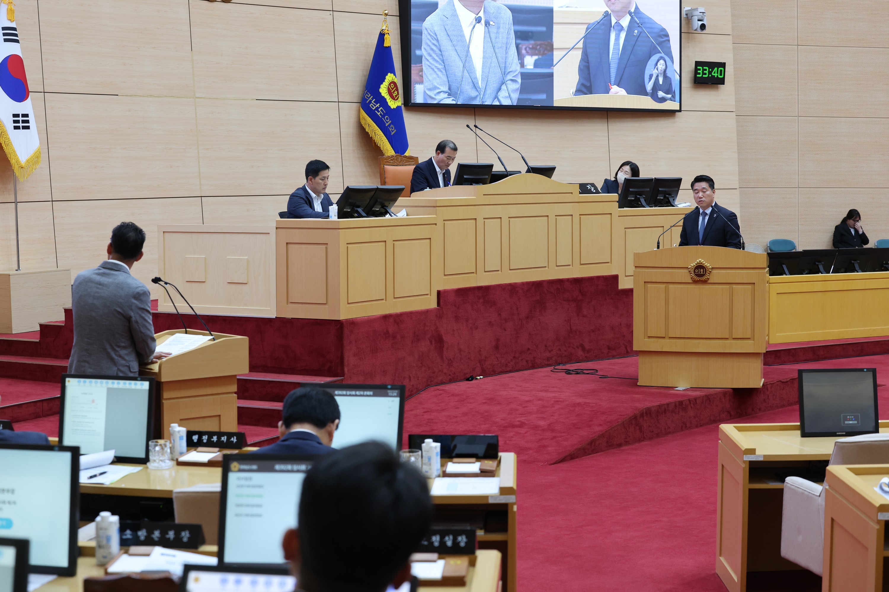 제392회 임시회 제2차 본회의 도정 및 교육행정 질문 첨부이미지 : 25년07월18일 제392회 임시회 제2차 본회의 도정 및 교육행정 질문 - 043.jpg