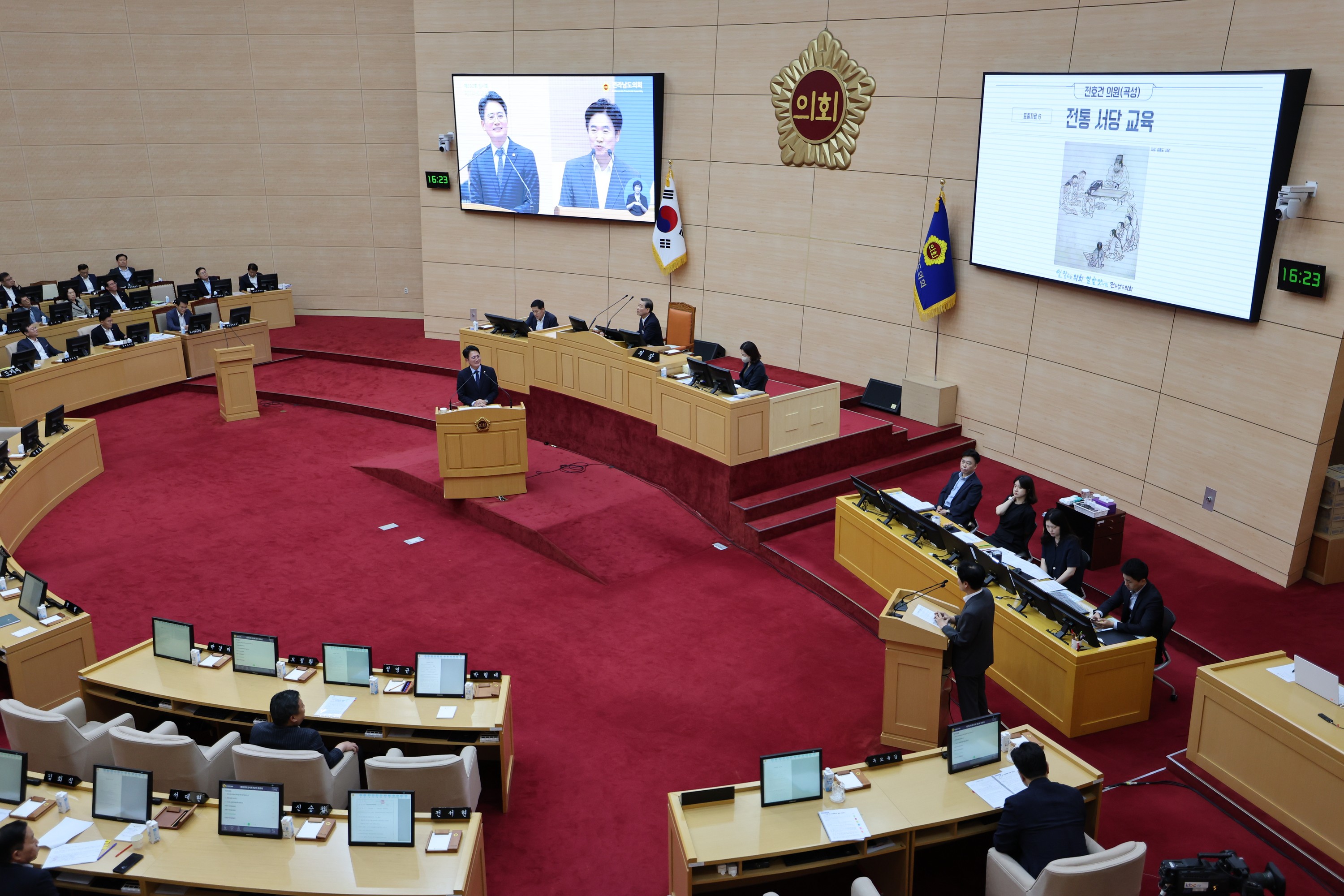 제392회 임시회 제2차 본회의 도정 및 교육행정 질문 첨부이미지 : 25년07월18일 제392회 임시회 제2차 본회의 도정 및 교육행정 질문 - 011.jpg