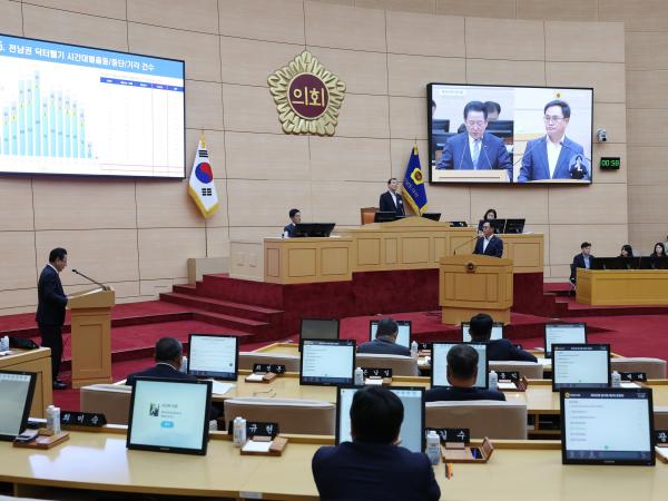 제392회 임시회 제2차 본회의 도정 및 교육행정 질문 첨부이미지 : 25년07월18일 제392회 임시회 제2차 본회의 도정 및 교육행정 질문 - 099.jpg