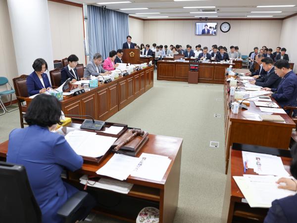 제392회 임시회 경제관광위원회 업무보고 첨부이미지 : 25년07월14일 제392회 임시회 경제관광위원회 업무보고 (5).jpg