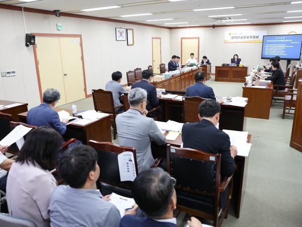 제392회 임시회 경제관광위원회 업무보고 첨부이미지 : 25년07월11일 제392회 임시회 경제관광위원회 업무보고 (4).jpg