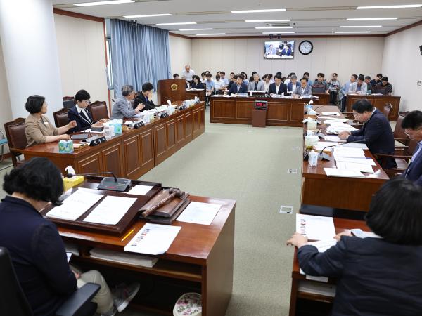 제392회 임시회 경제관광위원회 업무보고 첨부이미지 : 25년07월11일 제392회 임시회 경제관광위원회 업무보고 (1).jpg