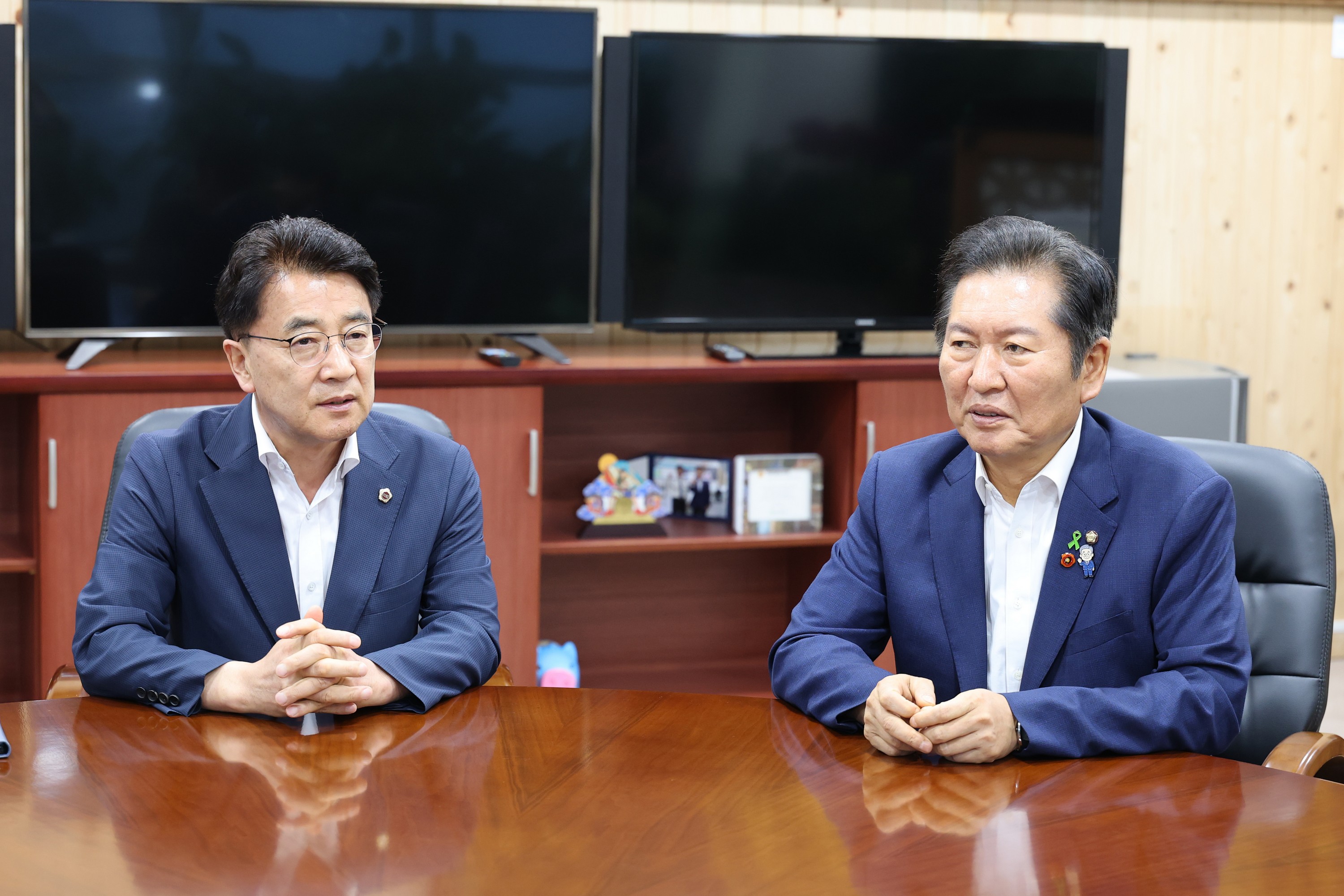 정청래 더불어민주당 당대표 후보 도의회 방문 첨부이미지 : 25년07월17일 정청래 더불어민주당 당대표 후보 도의회 방문 - 001.jpg