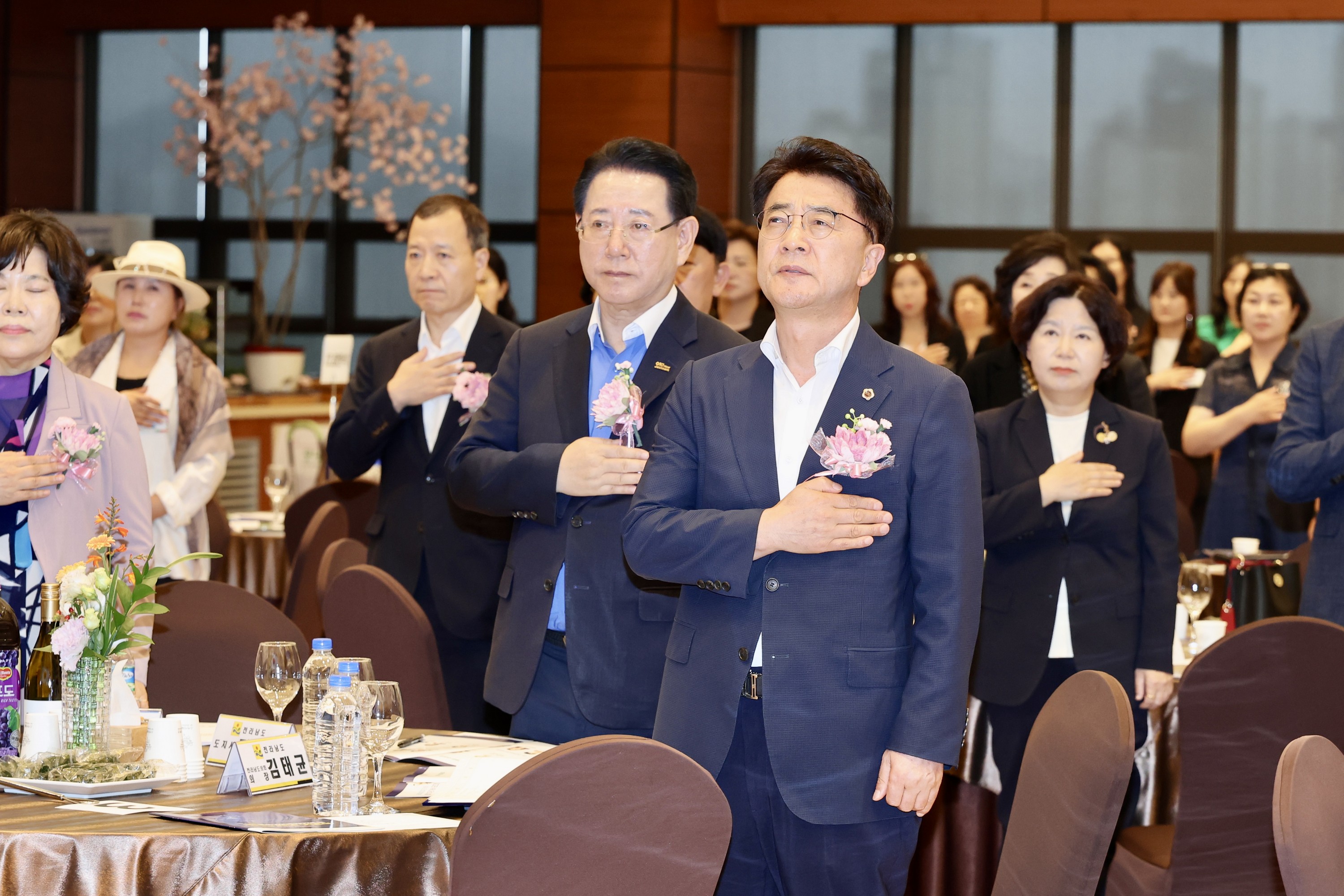 한국여성경제인협회 전남지회 창립 11주년 기념식 첨부이미지 : 25년07월17일 한국경제인협회 전남지회 창립 11주년 기념식 - 030.jpg