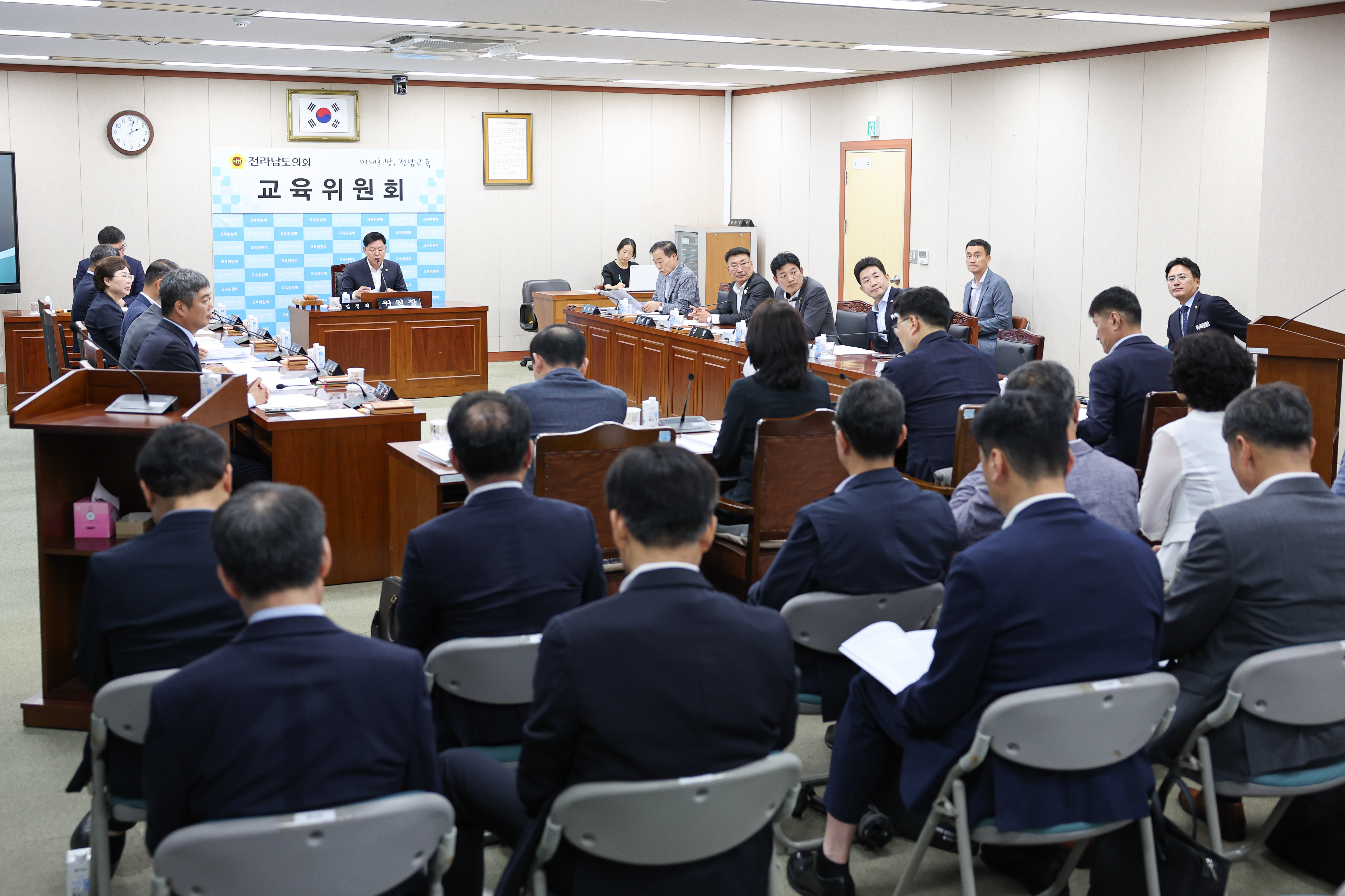 제392회 임시회 교육위원회 업무보고 첨부이미지 : 25년07월17일 제392회 임시회 교육위원회 업무보고 (2).jpg