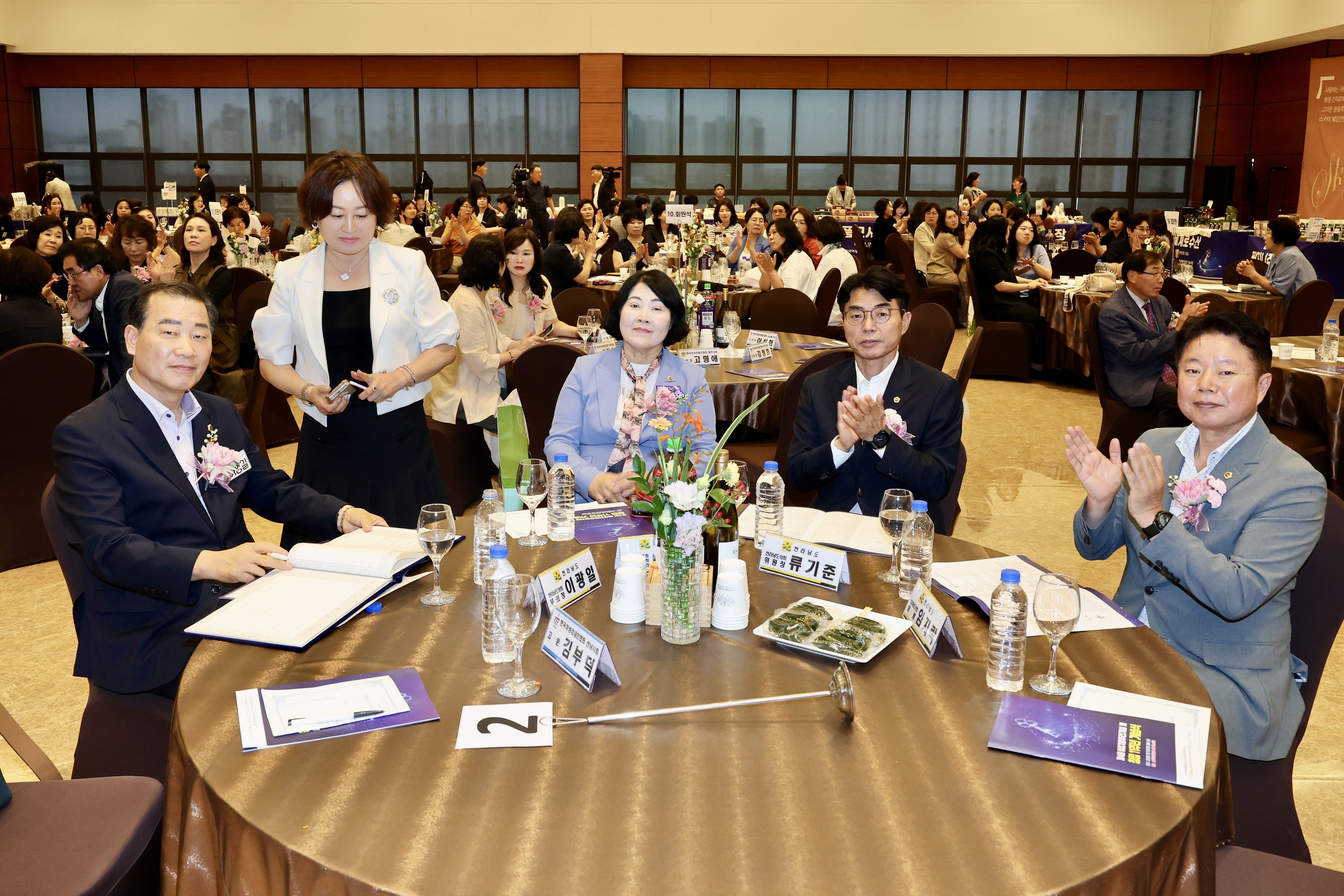한국여성경제인협회 전남지회 창립 11주년 기념식 첨부이미지 : 25년07월17일 한국경제인협회 전남지회 창립 11주년 기념식 - 028.jpg