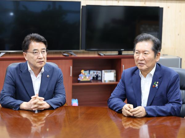 정청래 더불어민주당 당대표 후보 도의회 방문