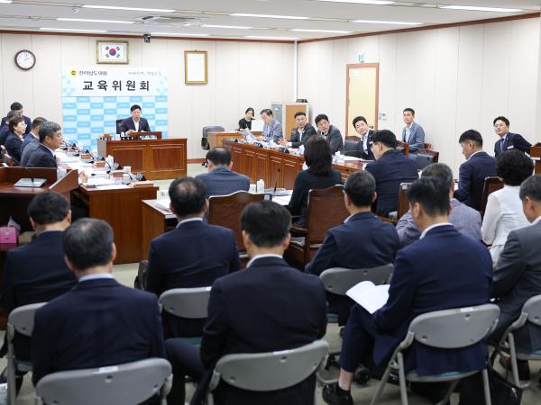 제392회 임시회 교육위원회 업무보고 첨부이미지 : 25년07월17일 제392회 임시회 교육위원회 업무보고 (2).jpg
