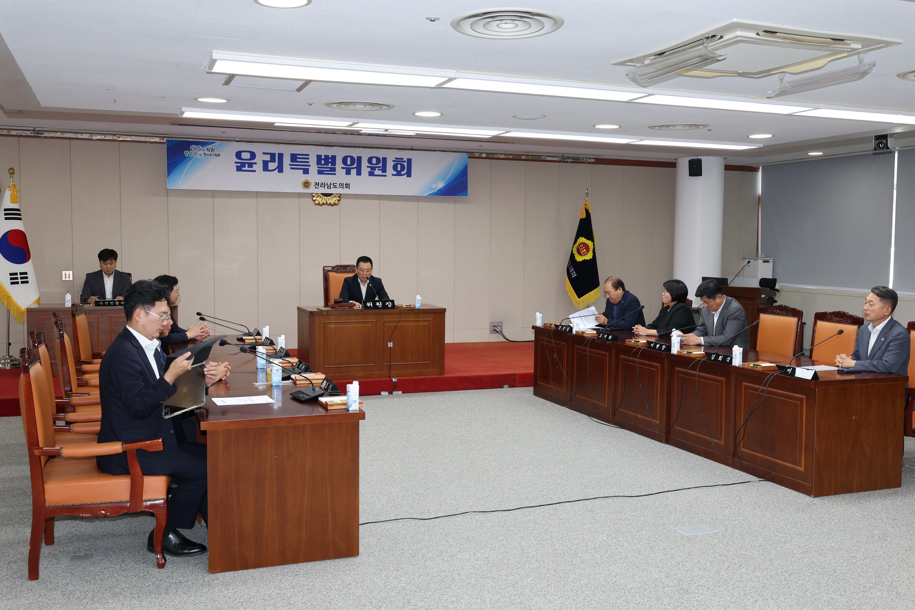 제12대 전라남도의회 제4기 윤리특별위원회 제1차 회의 첨부이미지 : 25년07월10일 제12대 제4기 윤리특별위원회 회의 - 003.jpg