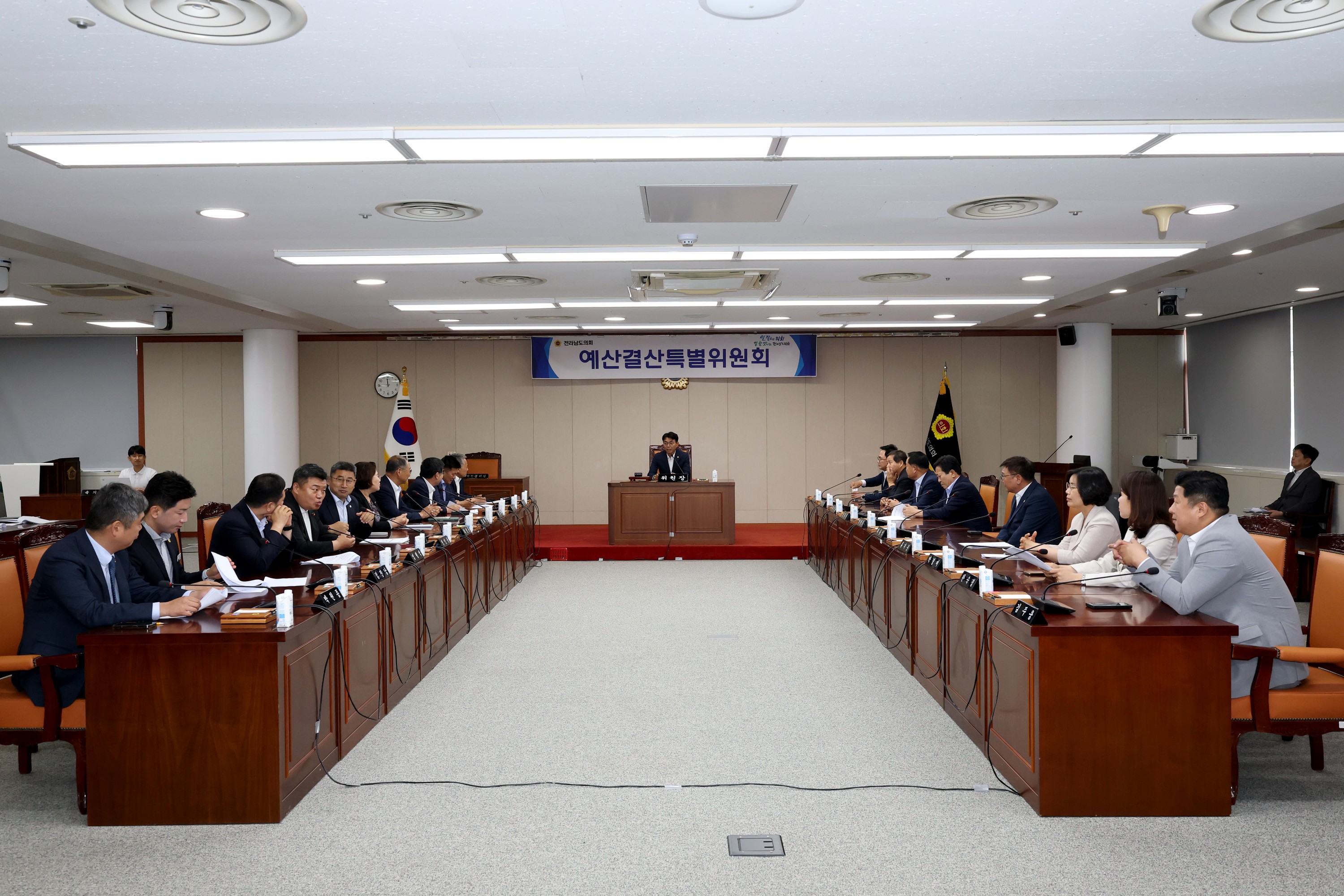 제12대 젠라남도의회 제4기 예산결산특별위원회 제1차 회의 첨부이미지 : 25년07월10일 제12대 제4기 예산결산특별위원회 회의 - 007.jpg