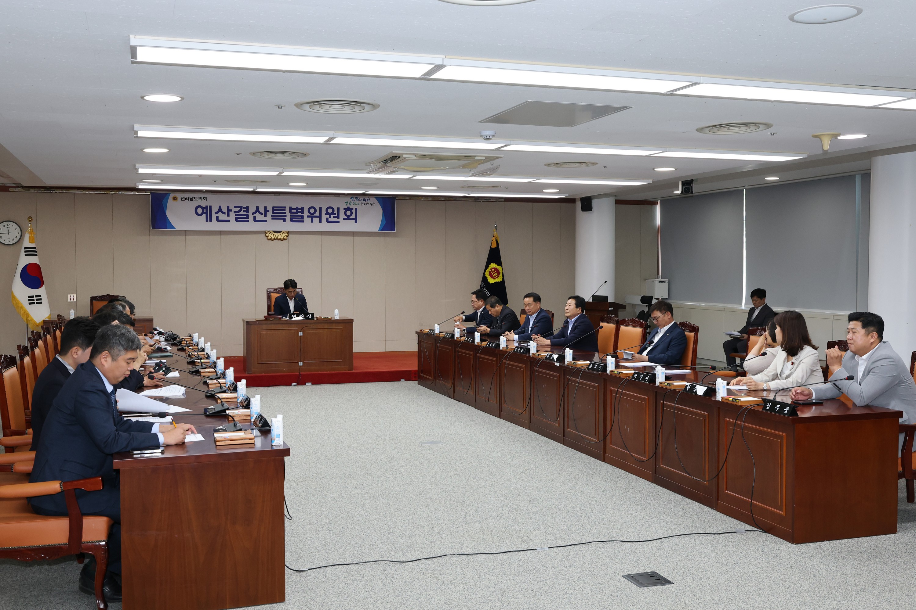 제12대 젠라남도의회 제4기 예산결산특별위원회 제1차 회의 첨부이미지 : 25년07월10일 제12대 제4기 예산결산특별위원회 회의 - 008.jpg