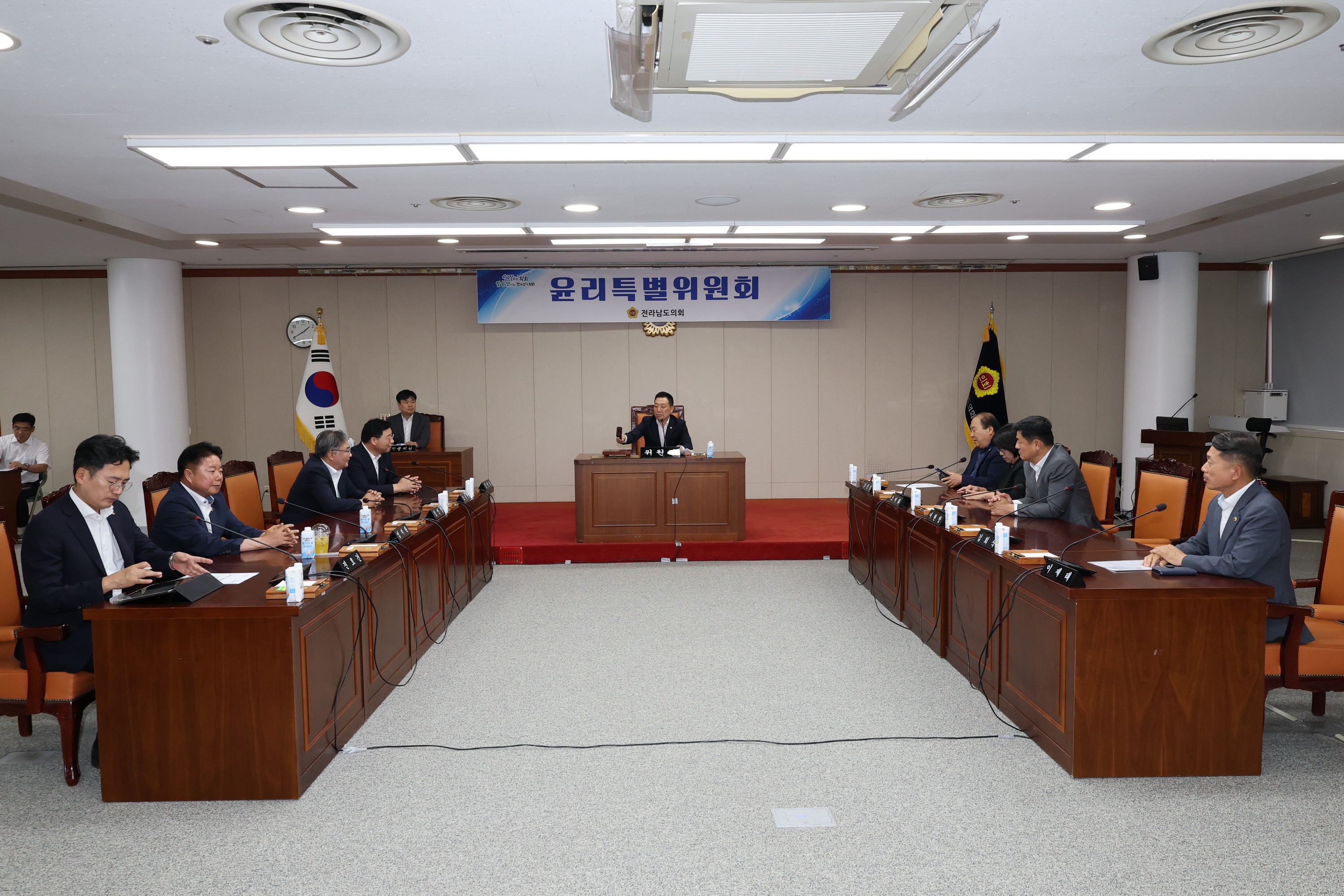 제12대 전라남도의회 제4기 윤리특별위원회 제1차 회의 첨부이미지 : 25년07월10일 제12대 제4기 윤리특별위원회 회의 - 009.jpg