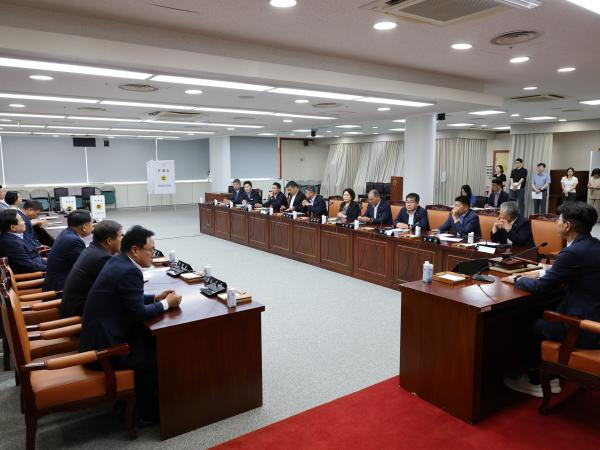 제12대 젠라남도의회 제4기 예산결산특별위원회 제1차 회의 첨부이미지 : 25년07월10일 제12대 제4기 예산결산특별위원회 회의 - 017.jpg