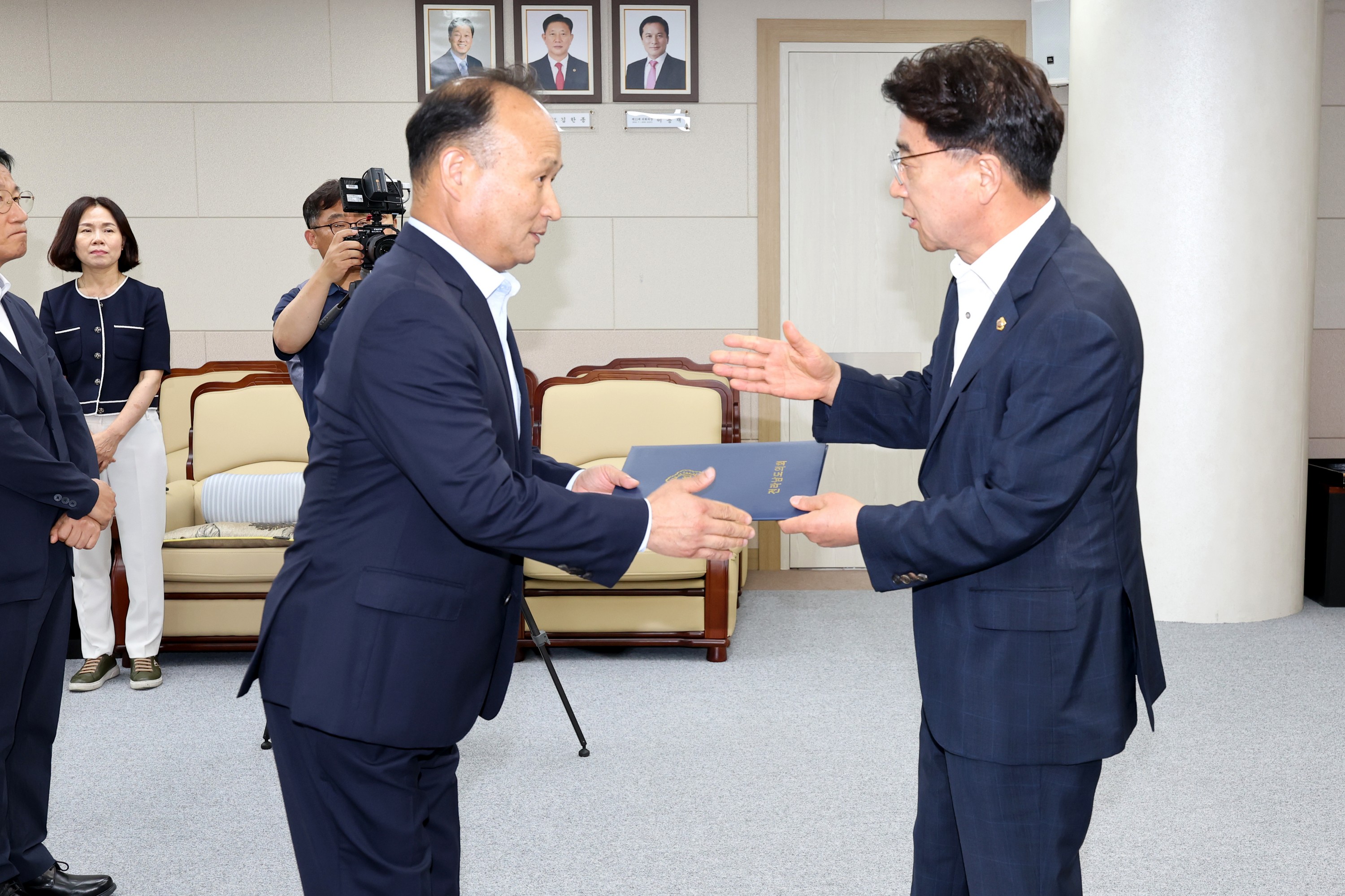 2025년 하반기 임용장 수여식 첨부이미지 : 25년07월01일 2025년 하반기 임용장 수여식 - 003.jpg