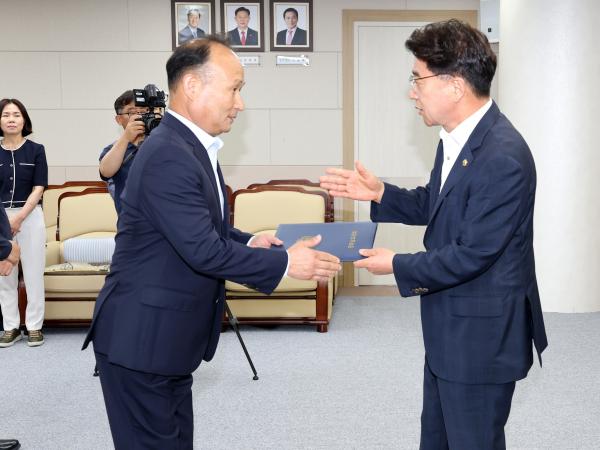 2025년 하반기 임용장 수여식 첨부이미지 : 25년07월01일 2025년 하반기 임용장 수여식 - 003.jpg