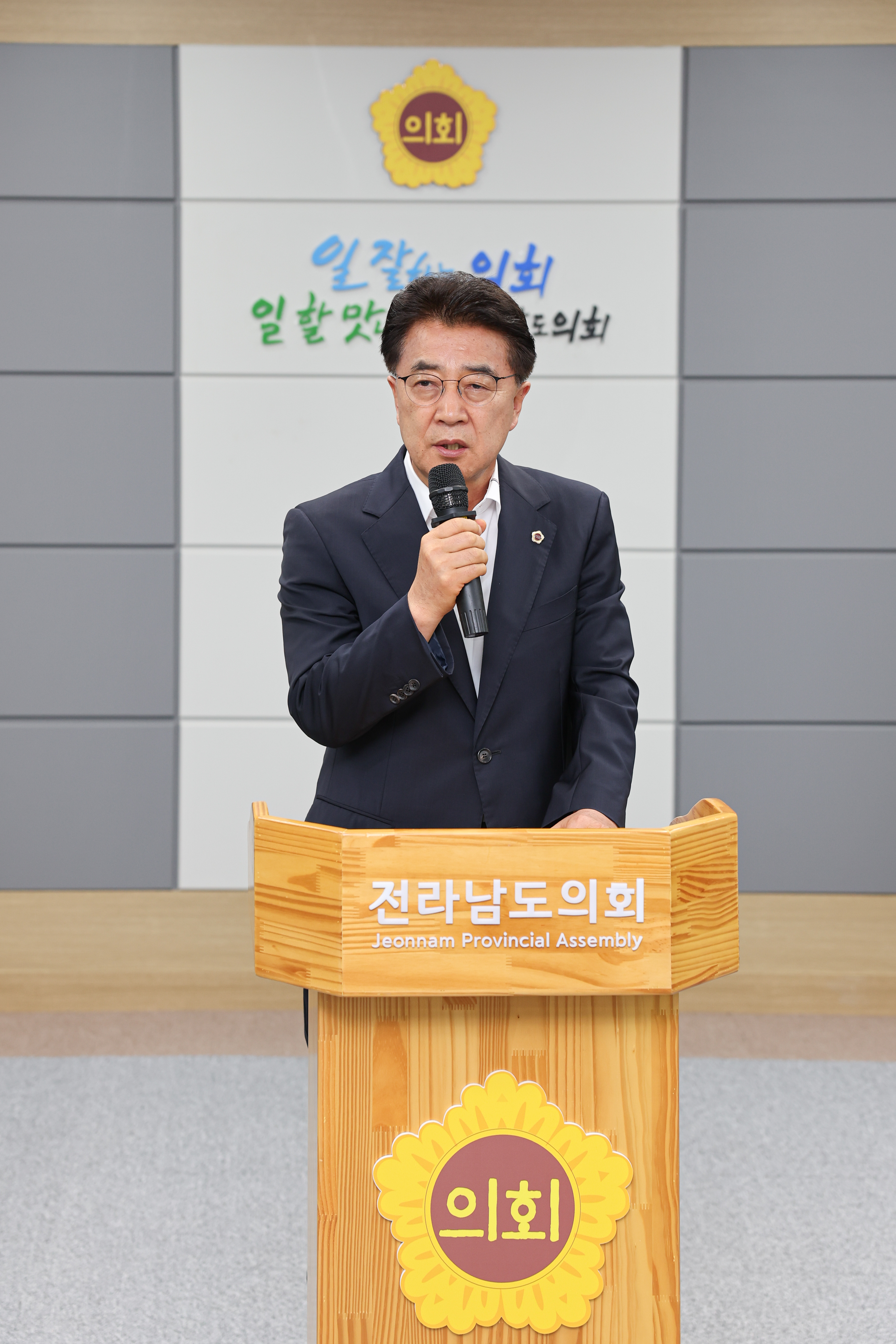 하반기 정기인사 임용장수여식 첨부이미지 : 25년07월31일 하반기 정기인사 임용장수여식 (1).jpg