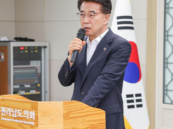 하반기 정기인사 임용장수여식 첨부이미지 : 25년07월31일 하반기 정기인사 임용장수여식 (4).jpg