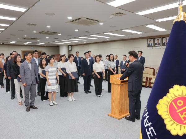 하반기 정기인사 임용장수여식 첨부이미지 : 25년07월31일 하반기 정기인사 임용장수여식 (5).jpg