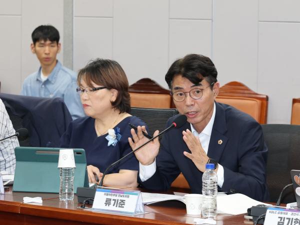 광역·기초의회 선거제 개혁 시범사업 확대를 위한 토론회 첨부이미지 : 25년07월30일 광역·기초의회 선거제 개혁 시범사업 확대를 위한 토론회 - 041.jpg