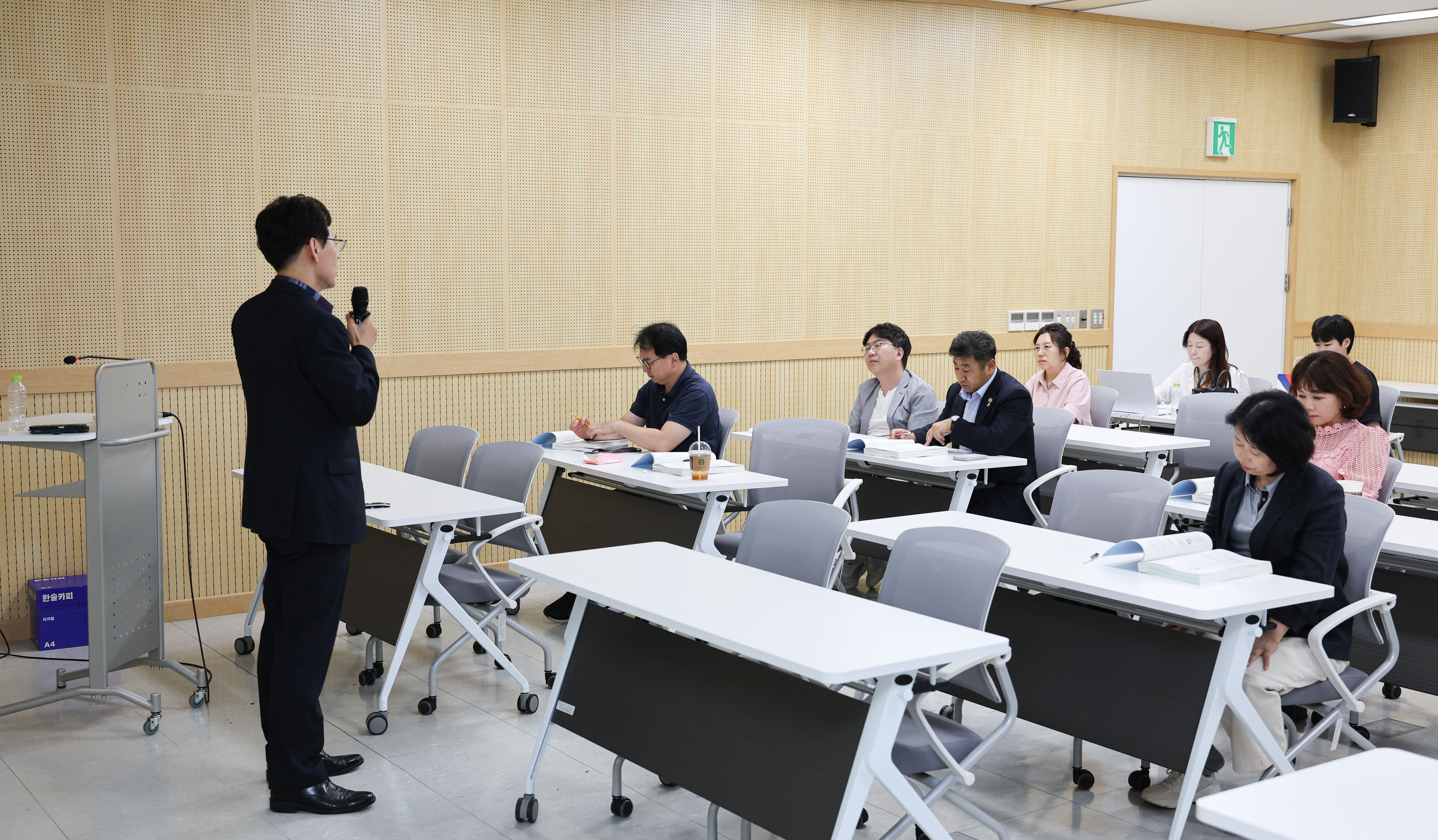 제2기 전라남도의회 의정 아카데미 수료식 첨부이미지 : 25년09월26일 제2기 전라남도의회 의정 아카데미 수료식 (2).jpg