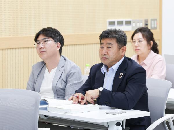 제2기 전라남도의회 의정 아카데미 수료식 첨부이미지 : 25년09월26일 제2기 전라남도의회 의정 아카데미 수료식 (3).jpg