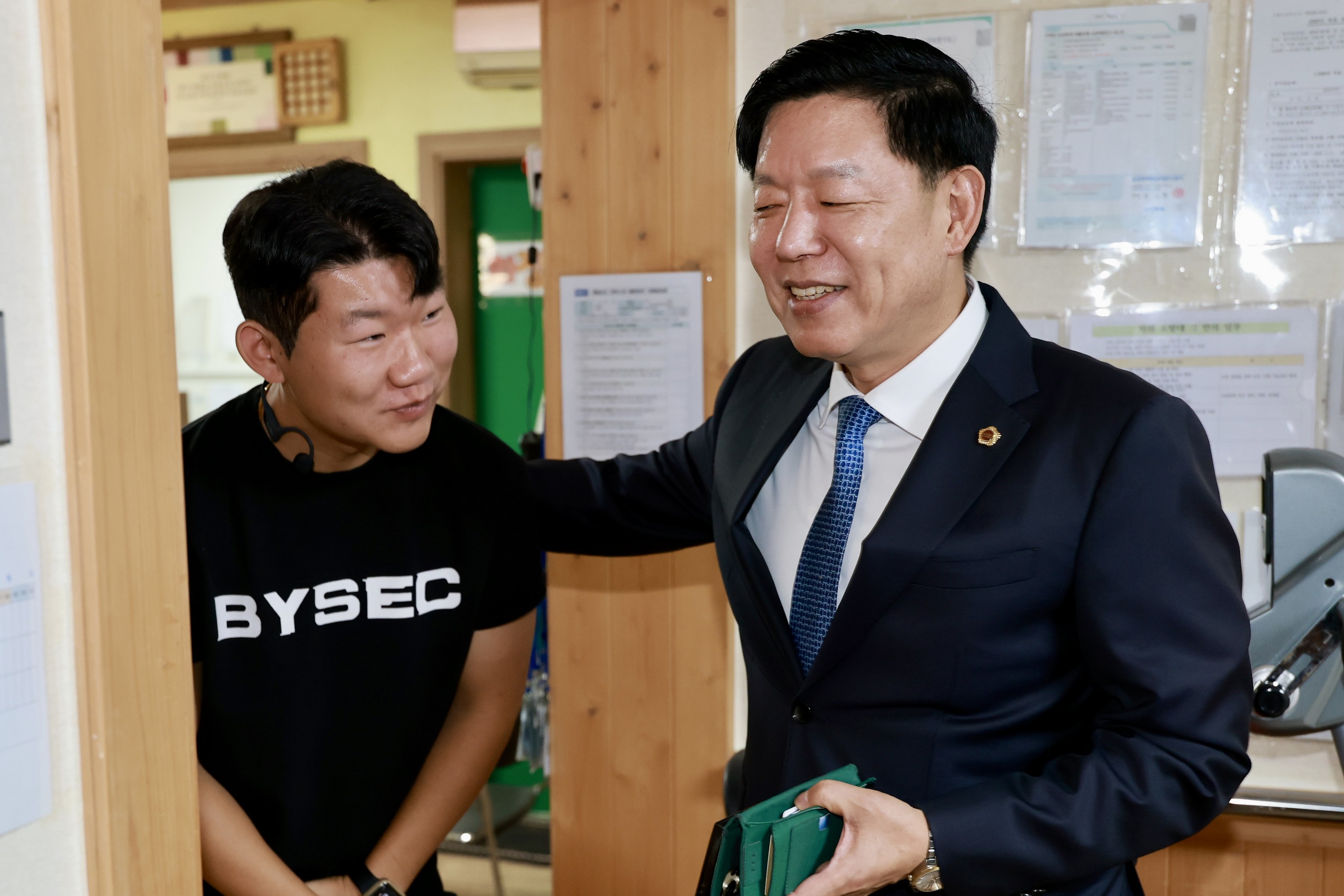 추석 명절 맞이 사회복지시설 위문 첨부이미지 : 25년09월22일 추석 명절 맞이 사회복지시설 위문 - 009.jpg