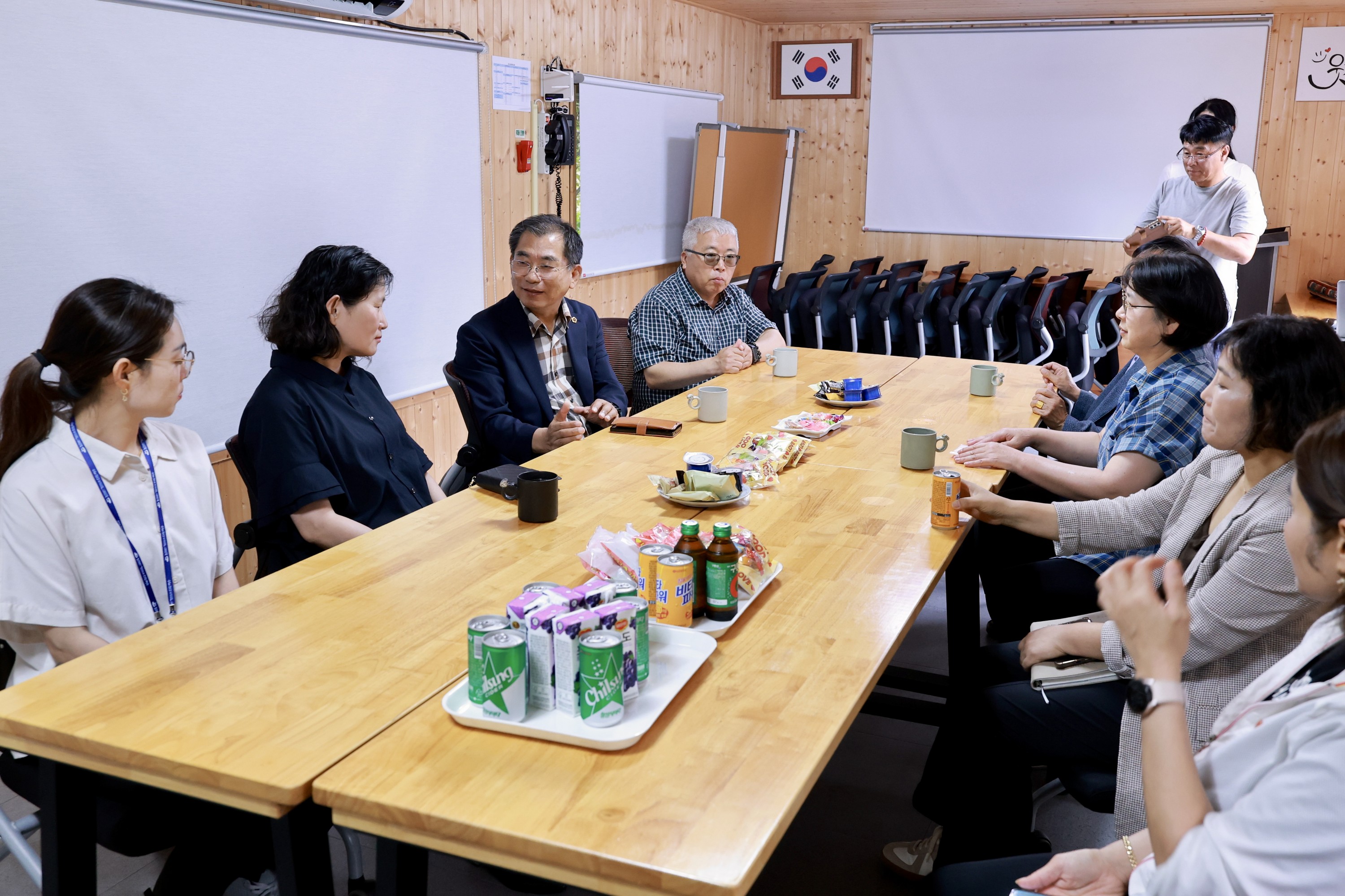 추석 명절 맞이 사회복지시설 위문 첨부이미지 : 25년09월22일 추석 명절 맞이 사회복지시설 위문 - 017.jpg