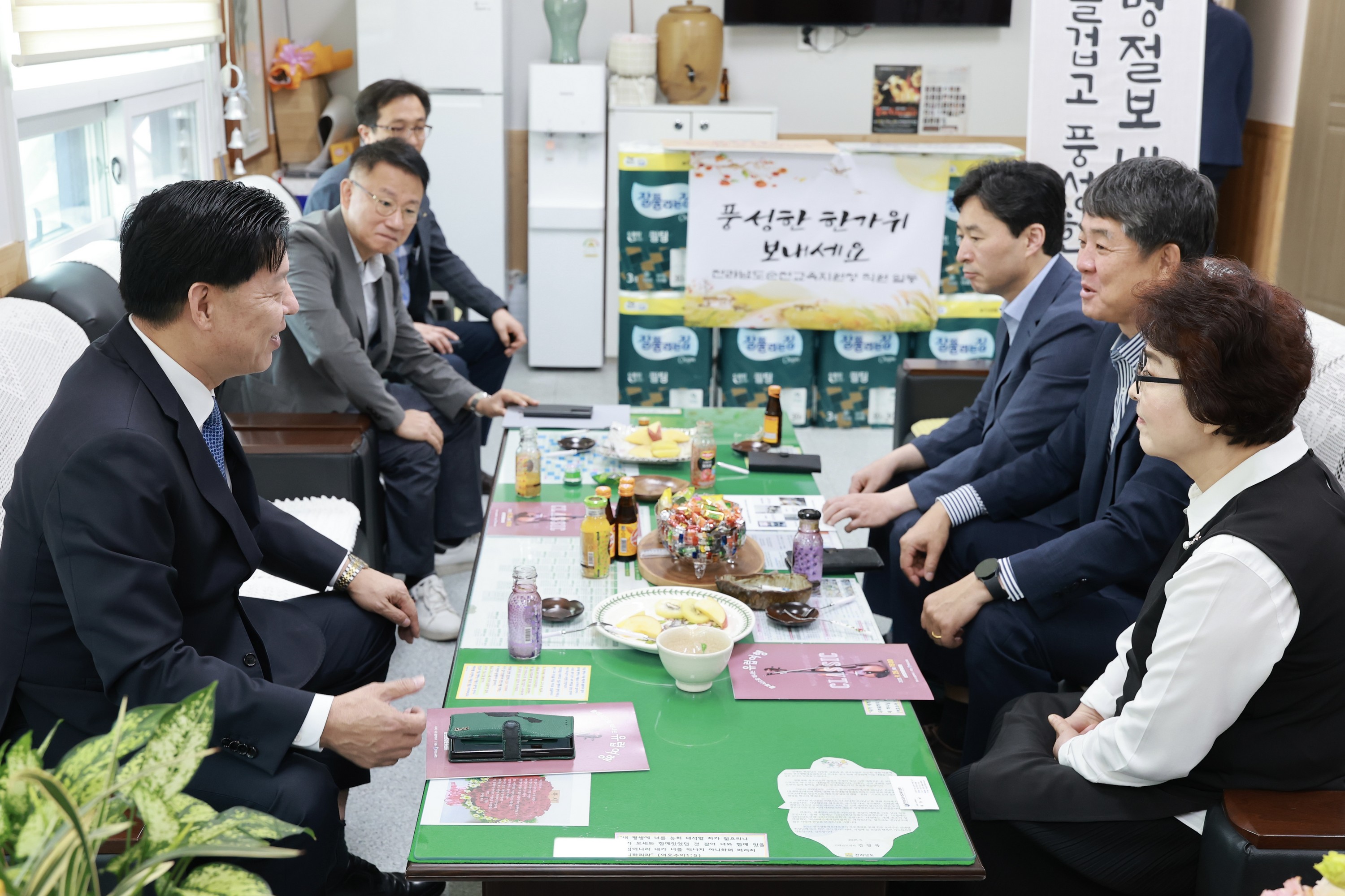 추석 명절 맞이 사회복지시설 위문 첨부이미지 : 25년09월22일 추석 명절 맞이 사회복지시설 위문 - 005.jpg