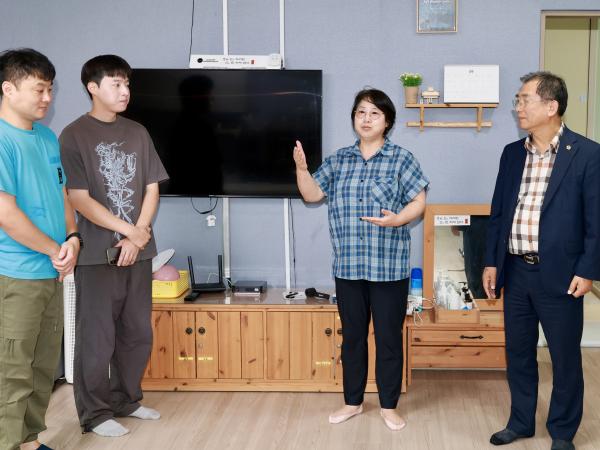 추석 명절 맞이 사회복지시설 위문 첨부이미지 : 25년09월22일 추석 명절 맞이 사회복지시설 위문 - 014.jpg