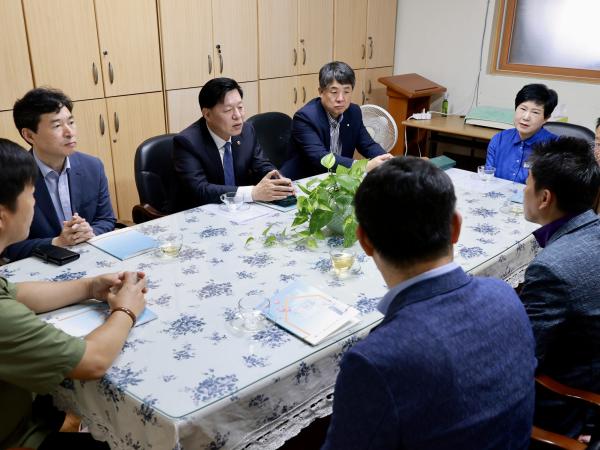 추석 명절 맞이 사회복지시설 위문 첨부이미지 : 25년09월22일 추석 명절 맞이 사회복지시설 위문 - 021.jpg