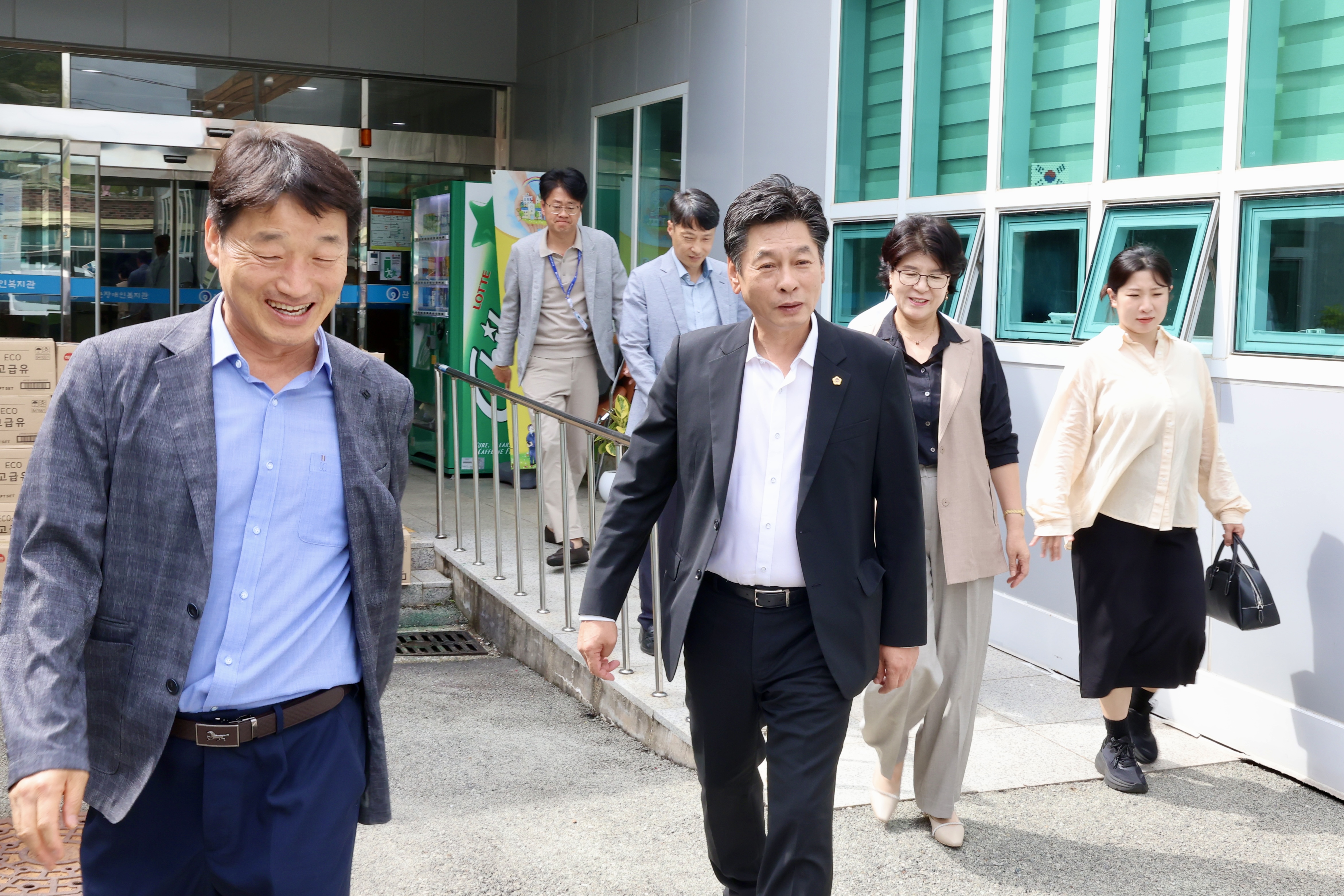 추석 명절 맞이 위문 '완도군장애인복지관' 첨부이미지 : 25년09월24일 추석 명절 맞이 위문 ‘완도군장애인복지관‘_04.jpg