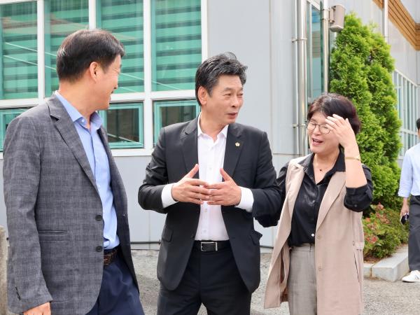 추석 명절 맞이 위문 '완도군장애인복지관' 첨부이미지 : 25년09월24일 추석 명절 맞이 위문 ‘완도군장애인복지관‘_05.jpg