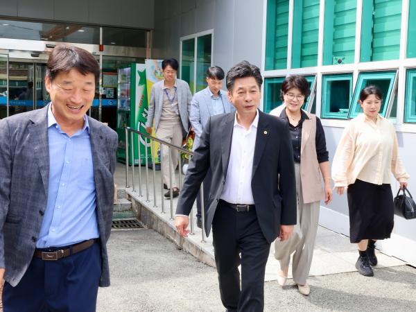 추석 명절 맞이 위문 '완도군장애인복지관' 첨부이미지 : 25년09월24일 추석 명절 맞이 위문 ‘완도군장애인복지관‘_04.jpg