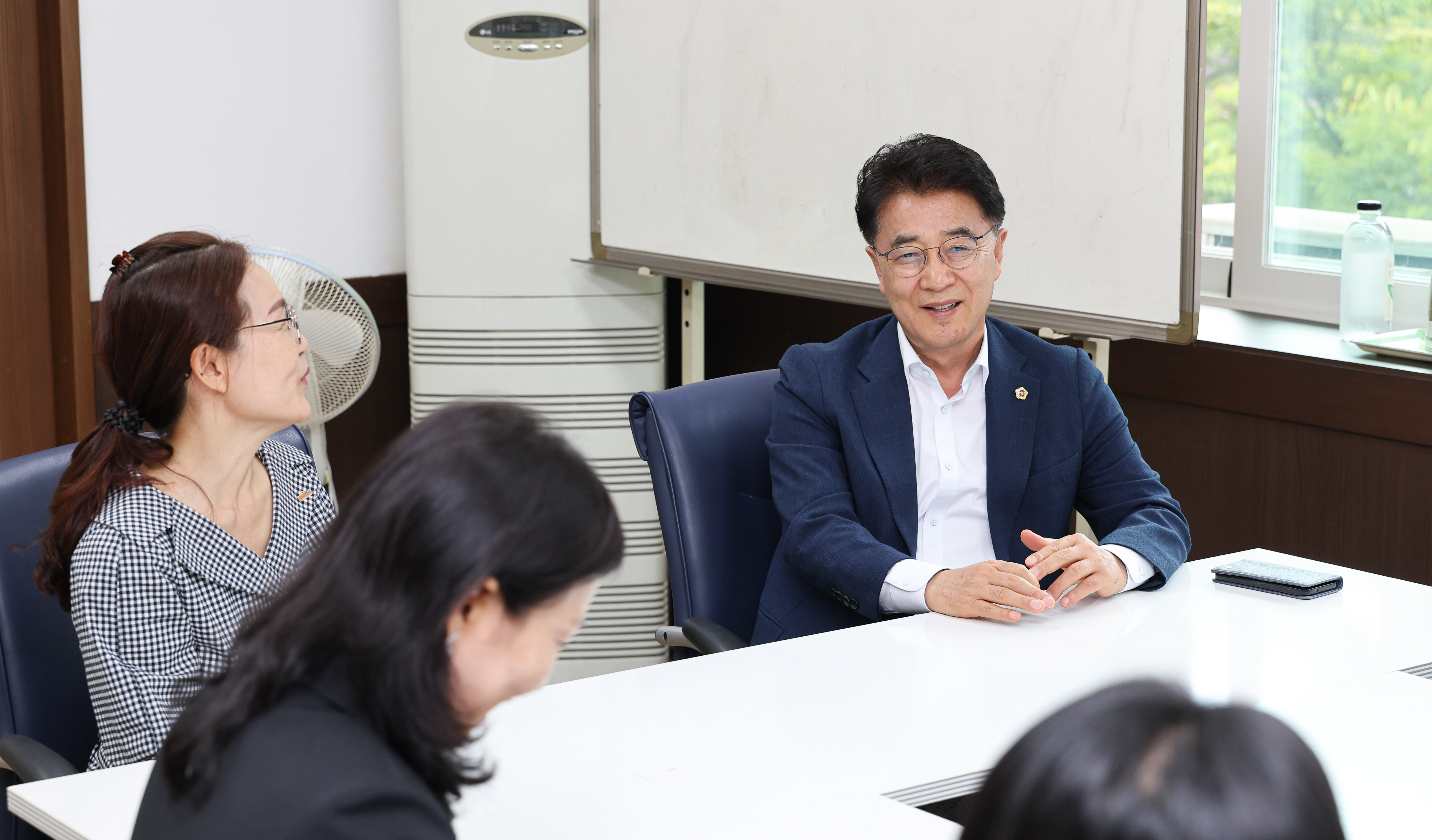 전라남도의장 추석 명절 맞이 위문 첨부이미지 : 25년09월29일 전라남도의장 추석 명절 맞이 위문 ‘햇빛마을주간보호센터‘ (2).jpg