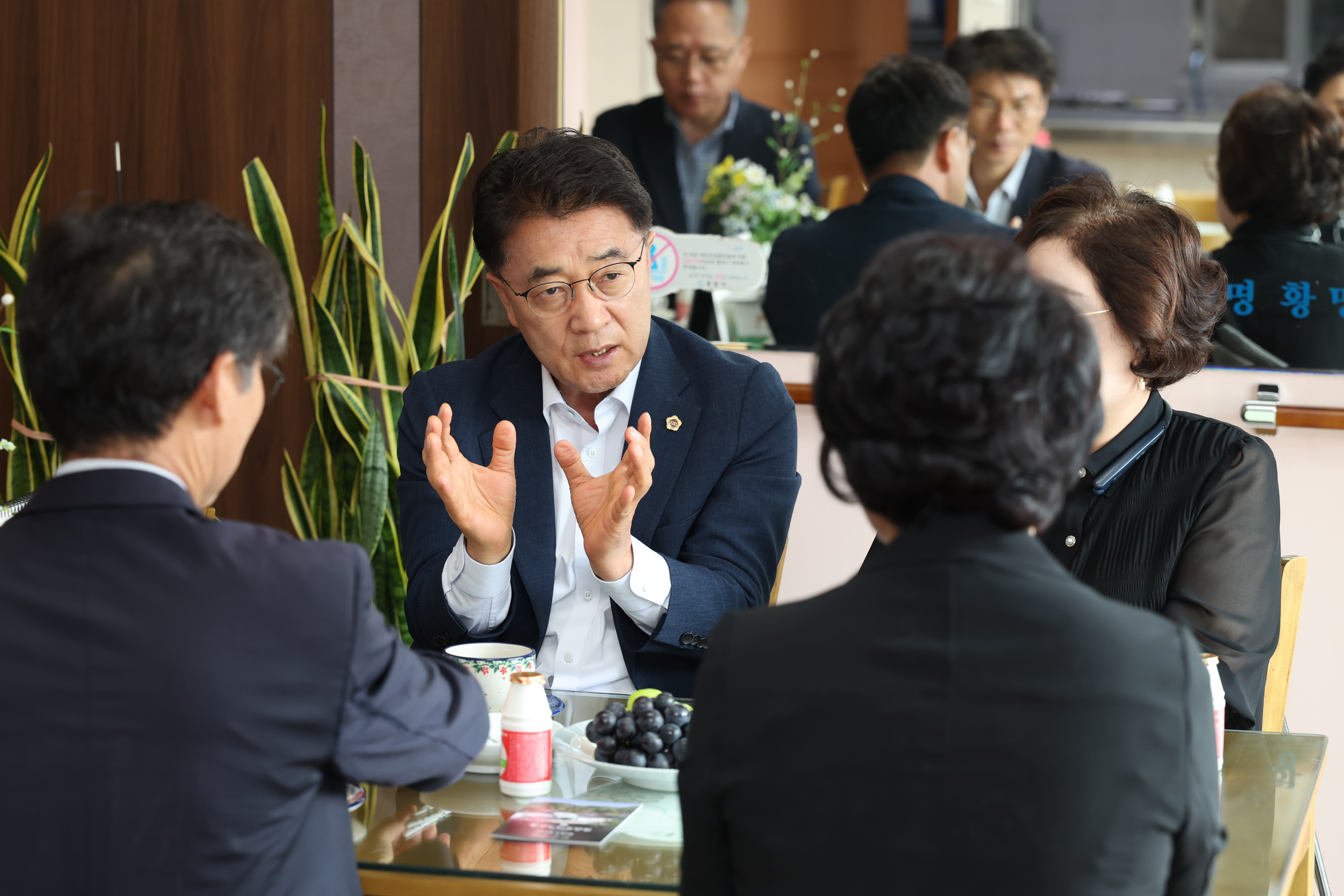 전라남도의장 추석 명절 맞이 위문 첨부이미지 : 25년09월29일 전라남도의장 추석 명절 맞이 위문 ‘마동주간보호센터‘ (2).jpg