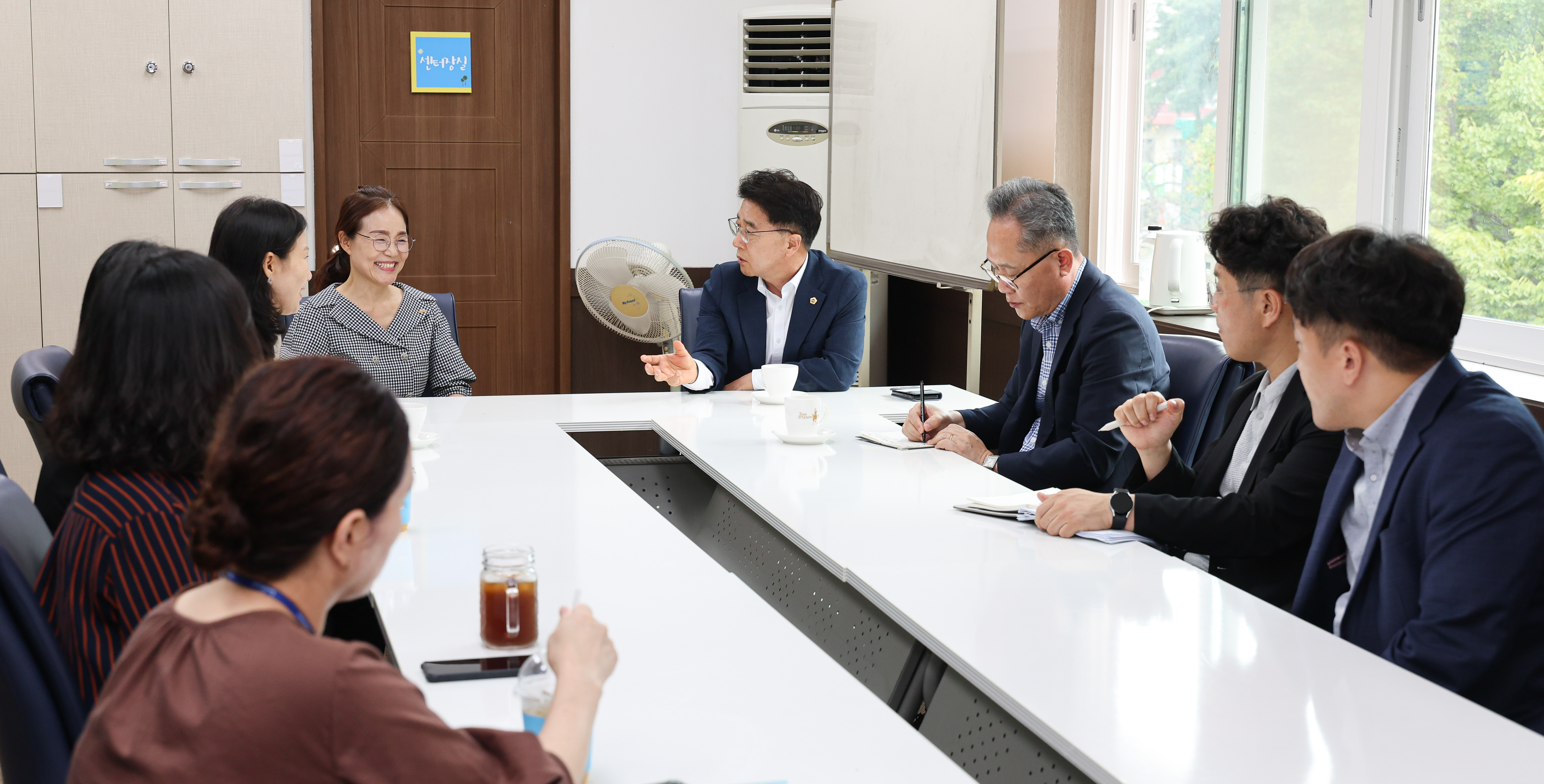 전라남도의장 추석 명절 맞이 위문 첨부이미지 : 25년09월29일 전라남도의장 추석 명절 맞이 위문 ‘햇빛마을주간보호센터‘ (6).jpg
