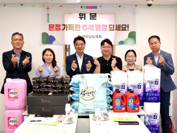 전라남도의장 추석 명절 맞이 위문 첨부이미지 : 25년09월29일 전라남도의장 추석 명절 맞이 위문_01.jpg