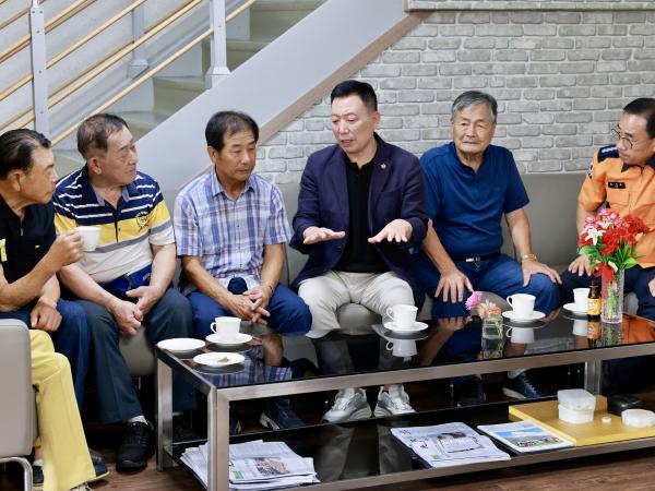 추석 명절 맞이 사회복지시설 위문 첨부이미지 : 25년09월29일 추석 명절 맞이 사회복지시설 위문 - 012.jpg