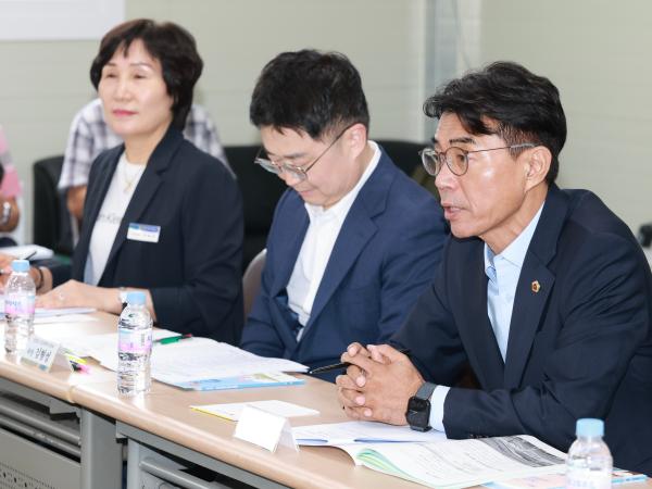 골목상권 회복을 위한 전통시장 상인과 간담회 첨부이미지 : 25년09월12일 골목상권 회복을 위한 전통시장 상인과 간담회 (6).jpg